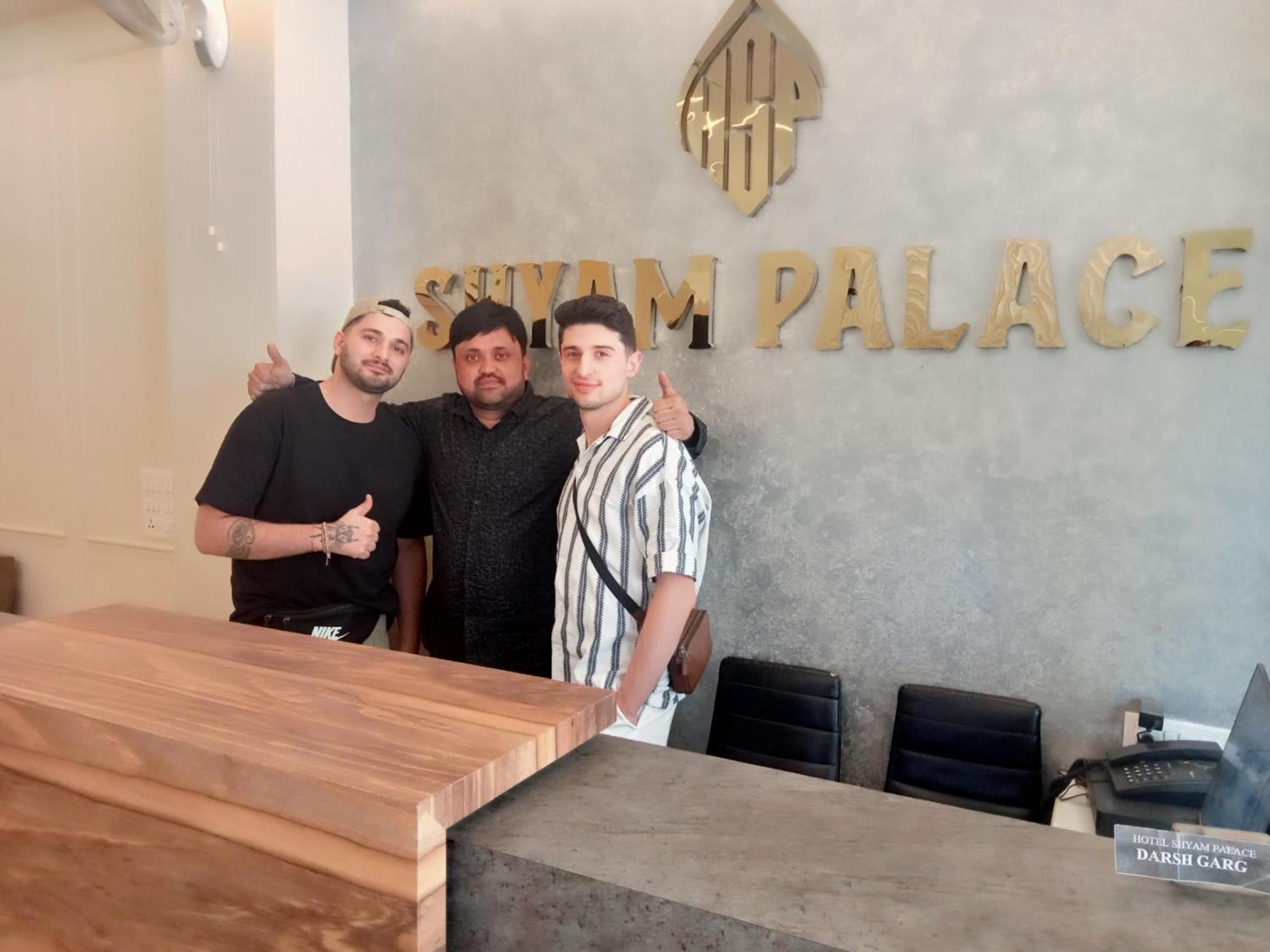 Hotel Shyam Palace India Agra Агра Екстериор снимка